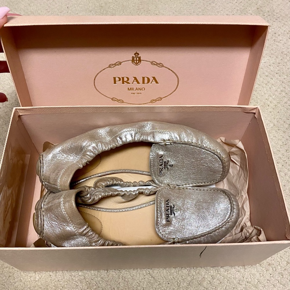 PRADA Loafers! Beautiful rose gold metallic color✨💖